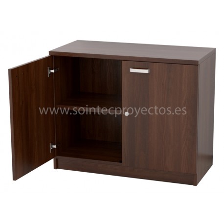 Armario de puertas abatibles con estante