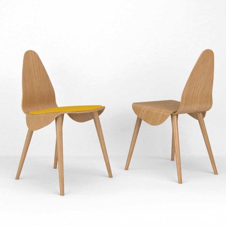 Silla de diseño ondulado en madera