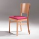 Silla de madera con asiento acolchado
