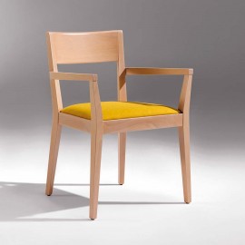 Silla de diseño en madera con brazos