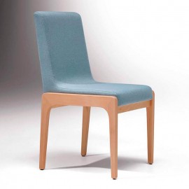 Silla de sala en madera tapizada