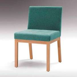 Silla de sala en madera tapizada