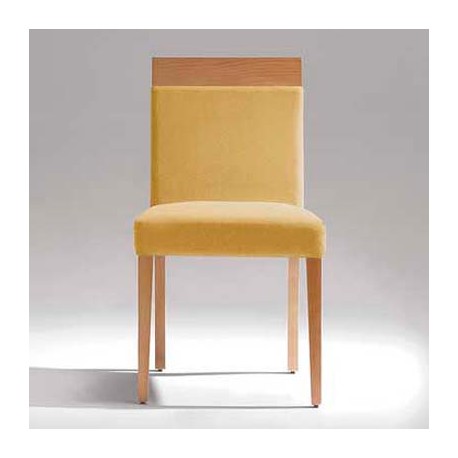 Silla de diseño en madera tapizada