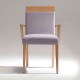 Silla de diseño en madera tapizada con brazos
