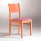 Silla de madera con respaldo ergonómico