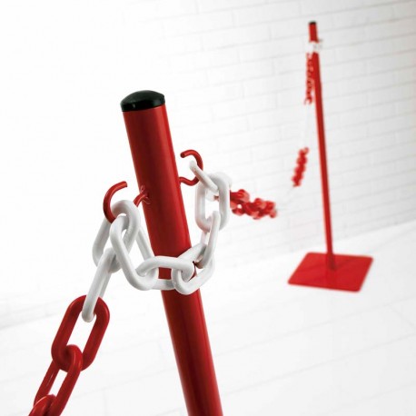 Poste metálico rojo para catenaria