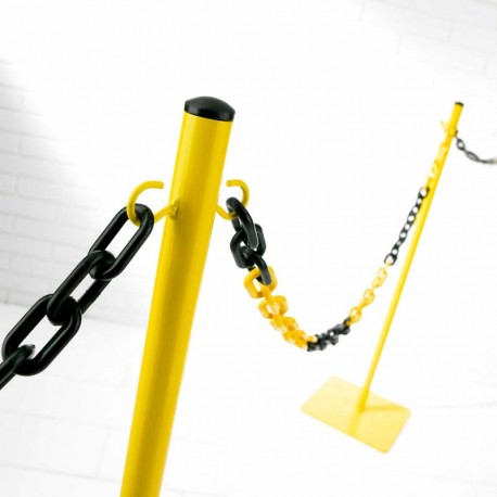 Poste metálico amarillo para catenaria