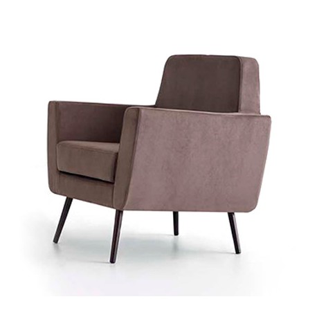 Butaca baja tapizada con patas finas