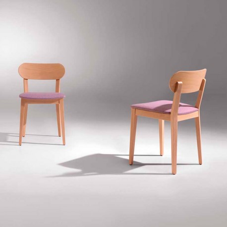 Silla de madera de tipo nórdico