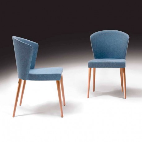 Silla de madera tapizada