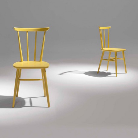 Silla de madera tipo nórdico