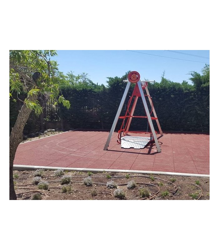 Columpio adaptado para silla de ruedas. Columpio inclusivo
