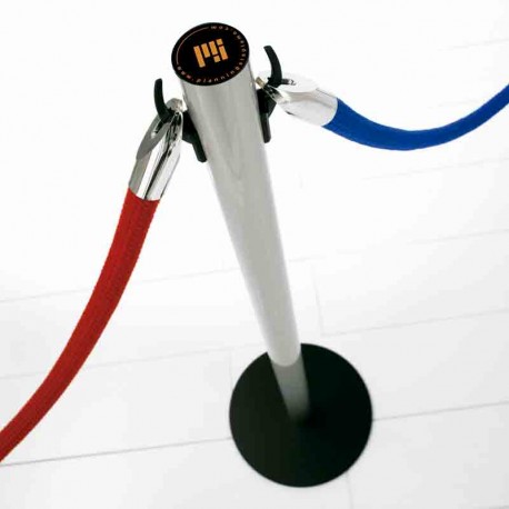 Postes separadores con enganches