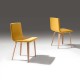 Silla de madera tapizada moderna