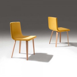 Silla de madera tapizada moderna