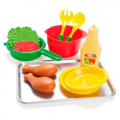 Menaje y pollo con ensalada