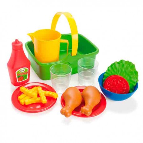 Conjunto de pollo, patatas y ensalada