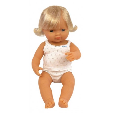 Muñeca niña europea vestida