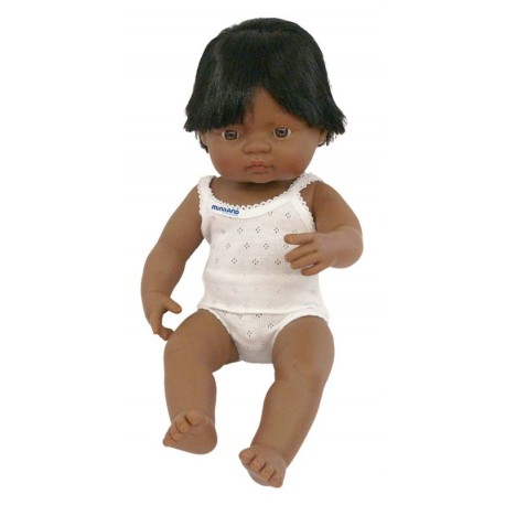 Muñeco niño latinoamericano vestido