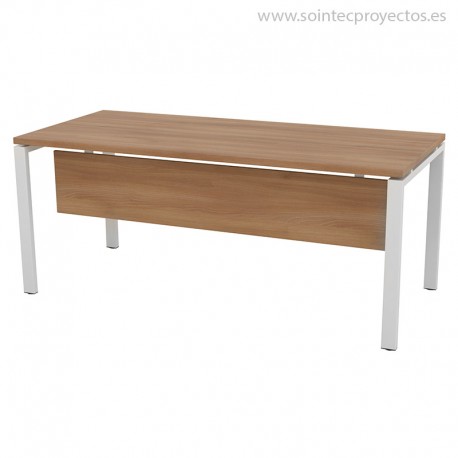 Mesa pórtica con faldón