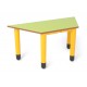 Mesa trapezoidal con patas de plástico