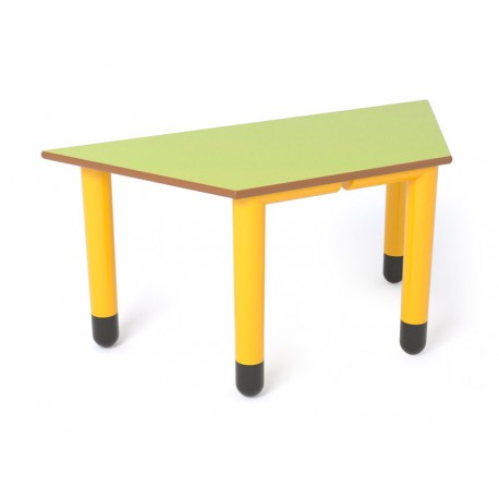 Mesa trapezoidal con patas de plástico