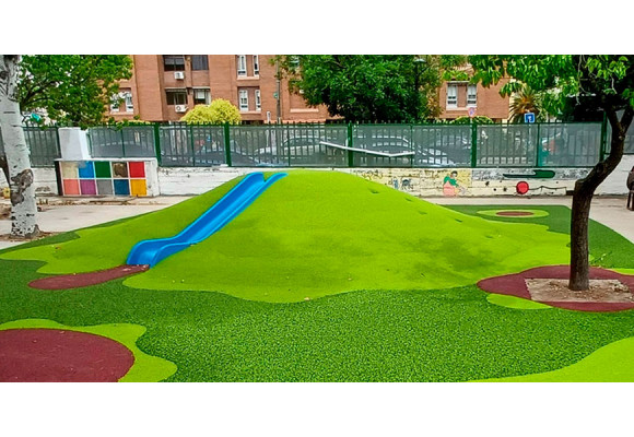 Creación de montículo con suelo amortiguador en CPEE Guadarrama (Coslada)