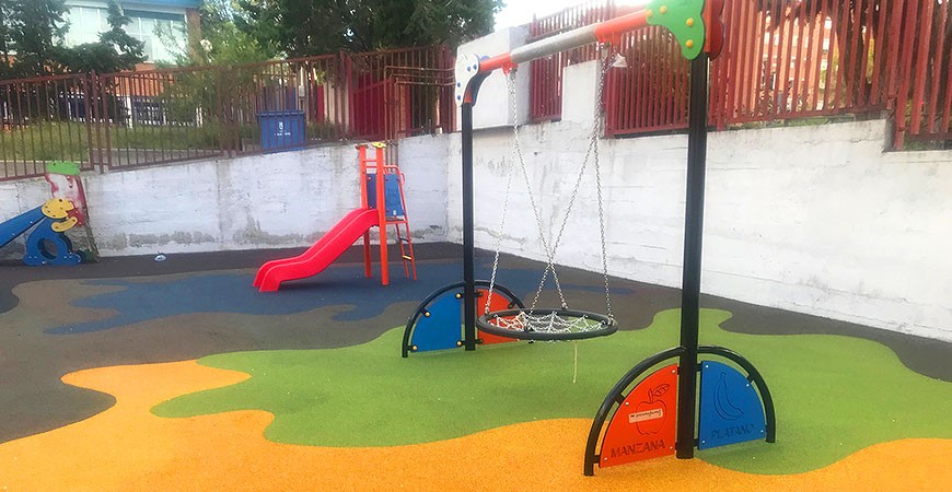 Los mejores elementos para áreas de juego infantiles y patios de colegio